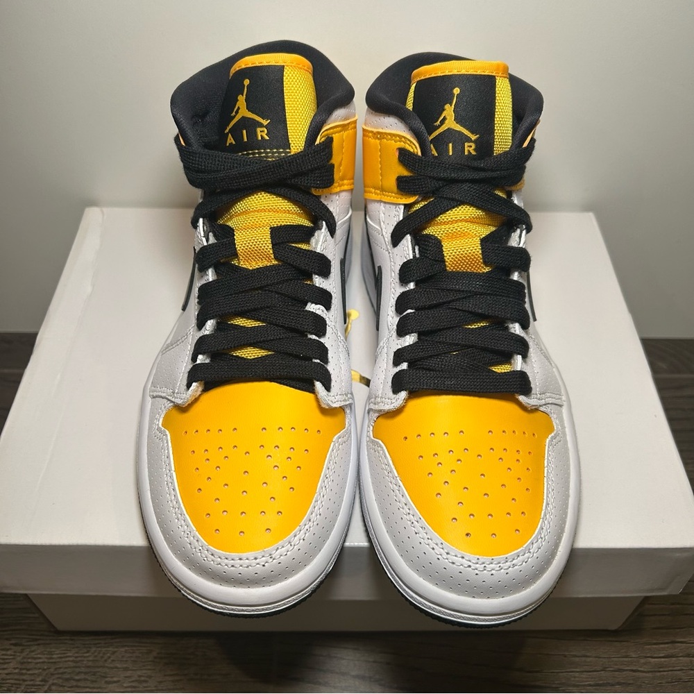 Nike Jordan 1 Mid Women Sneakers 5 - Picture 4 of 10